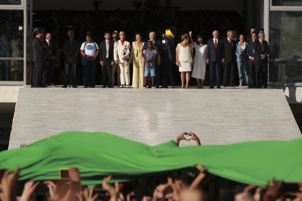 Presidente Luiz Inácio Lula da Silva chega ao Palácio planalto para receber a faixa presidencial durante a posse - Metrópoles