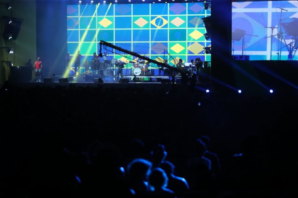 Artista de apresenta no palco do Festival do Futuro - Metrópoles