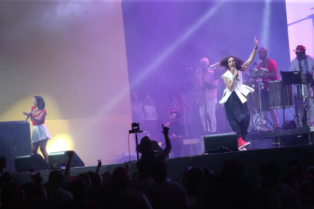 Zélia Duncan durante show no festival do futuro apos posse do presidente Lula - Metrópoles