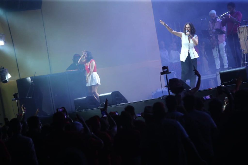 Zélia Duncan durante show no festival do futuro apos posse do presidente Lula - Metrópoles