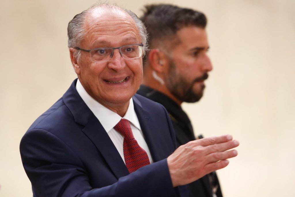 Vice-presidente Geraldo Alckmin, deixa recepção no Palácio Itamaraty e sinaliza ir ao Festival do Futuro - Metrópoles