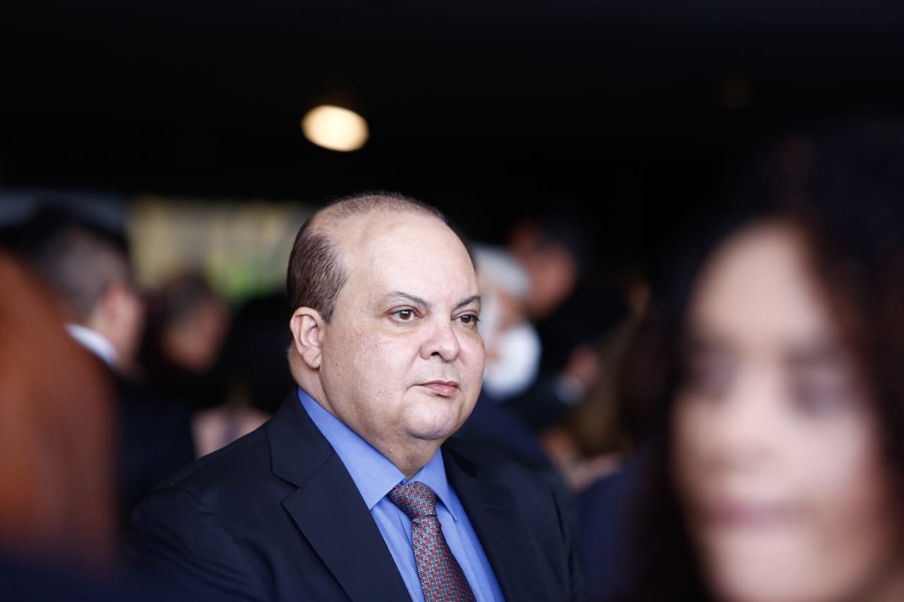 Governador ibaneis Rocha durante posse do Flávio Dino (PSB) como ministro da Justiça e Segurança no Salão Negro, no Palácio da Justiça- Metrópoles