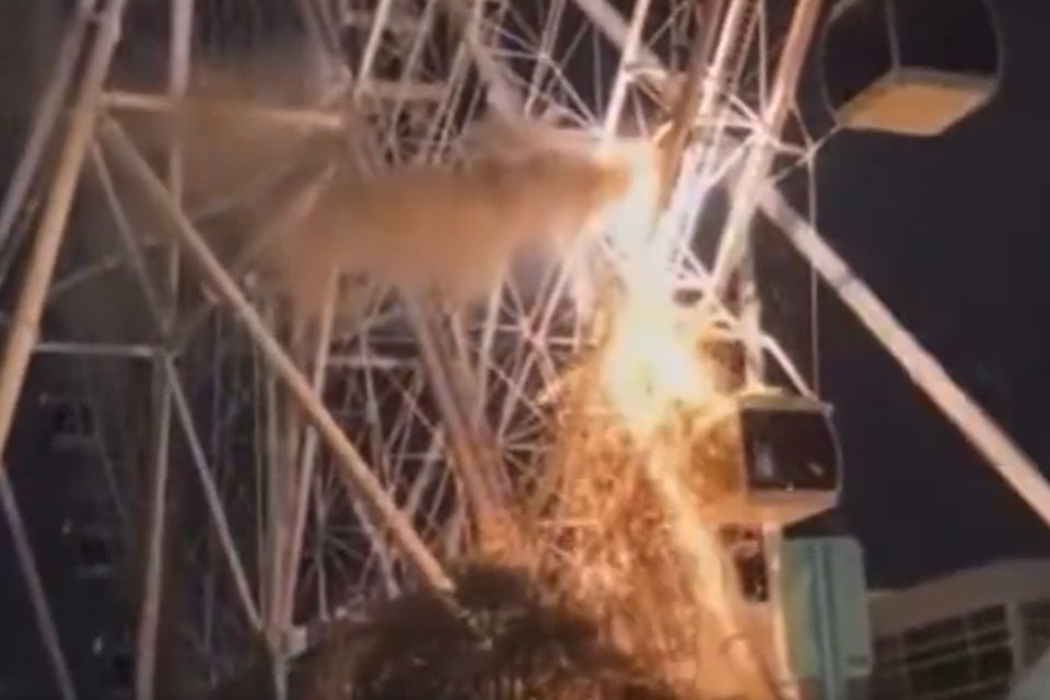 Dezenas de pessoas ficam presas em roda-gigante após explosão nos EUA - Metrópoles