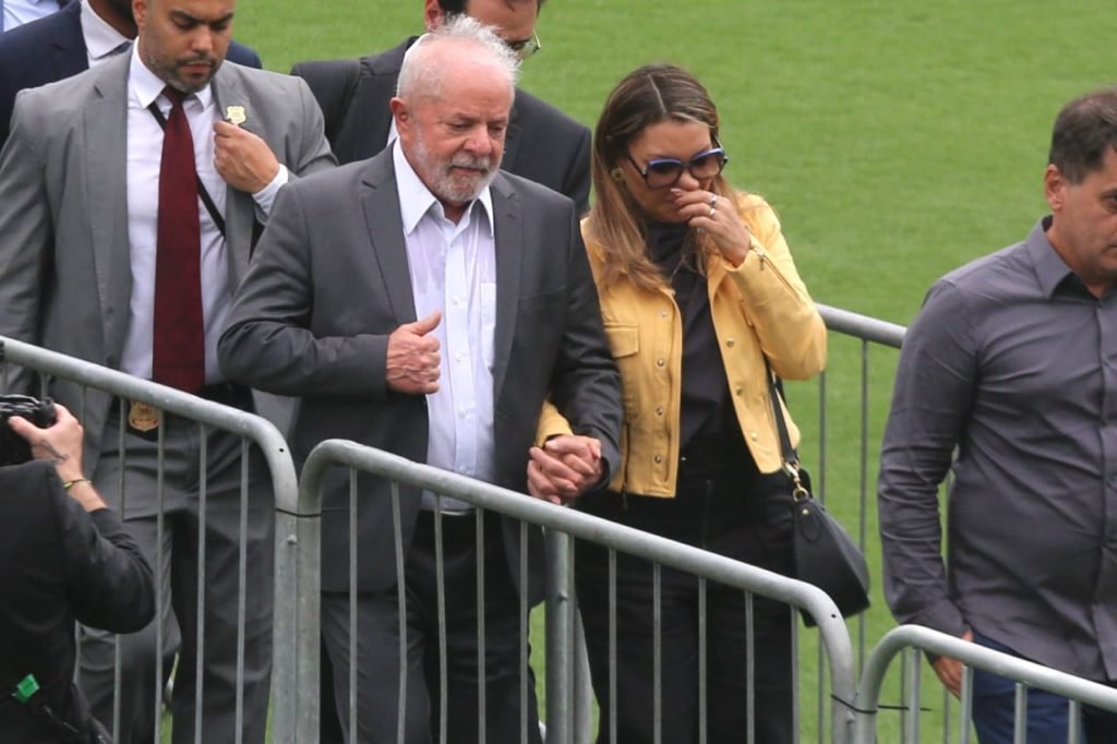 Lula vai a velório do Rei Pelé na Vila Belmiro, em Santos