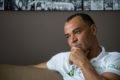 O jogador Cafu em foto pensativo, com a mão no queixo. Ele justificou não ter comparecido ao velório de Pelé - Metrópoles