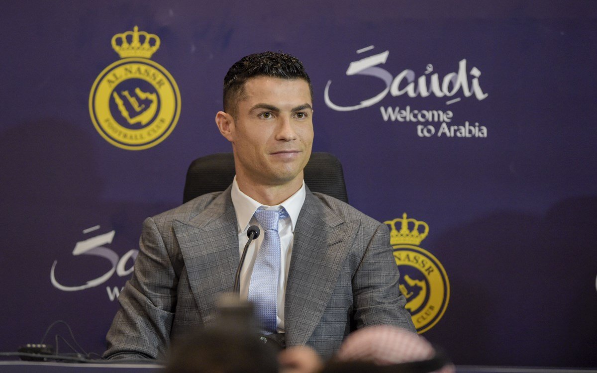Cristiano Ronaldo sendo apresentado como novo jogador do Al Nassr