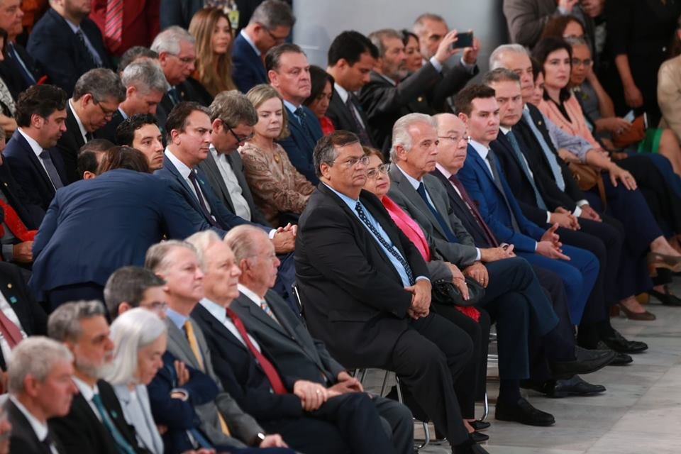 Posse de Geraldo Alckmin como Ministro do Desenvolvimento, Indústria, Comércio Exterior e Serviço.  Sem detalhe, a plateia cheia de políticos e autoridades assiste - Metrópoles