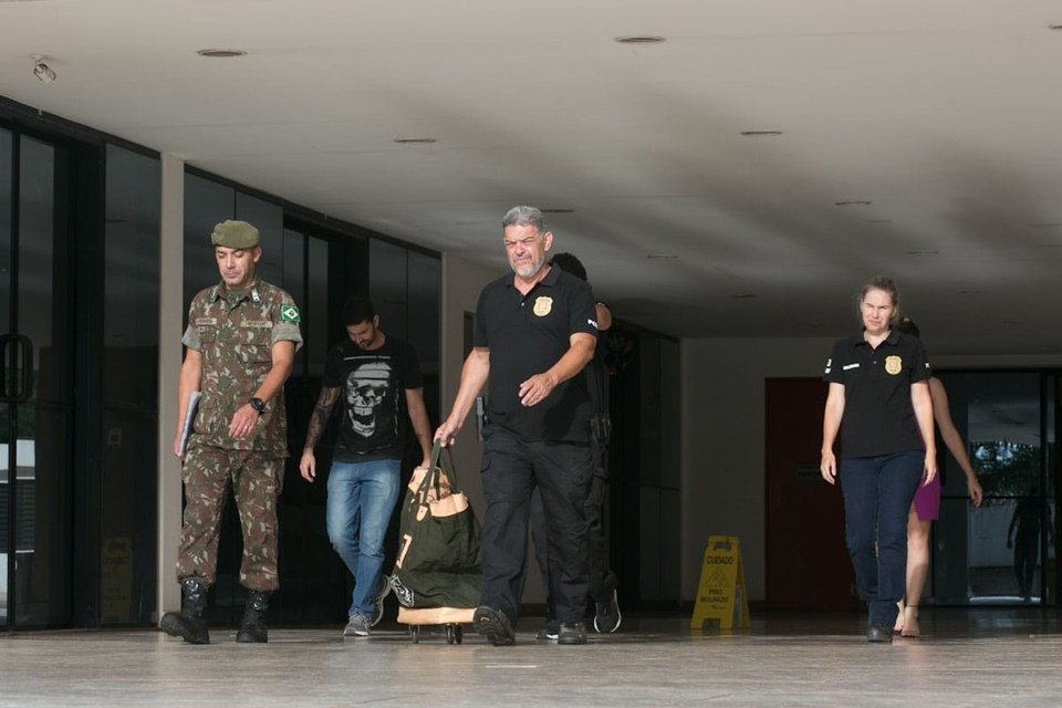 Operação Falso Coach, deflagrada pela Polícia Civil do Distrito Federal (PCDF), com o Exército Brasileiro. Equipes fazem busca e apreensão no SIG
