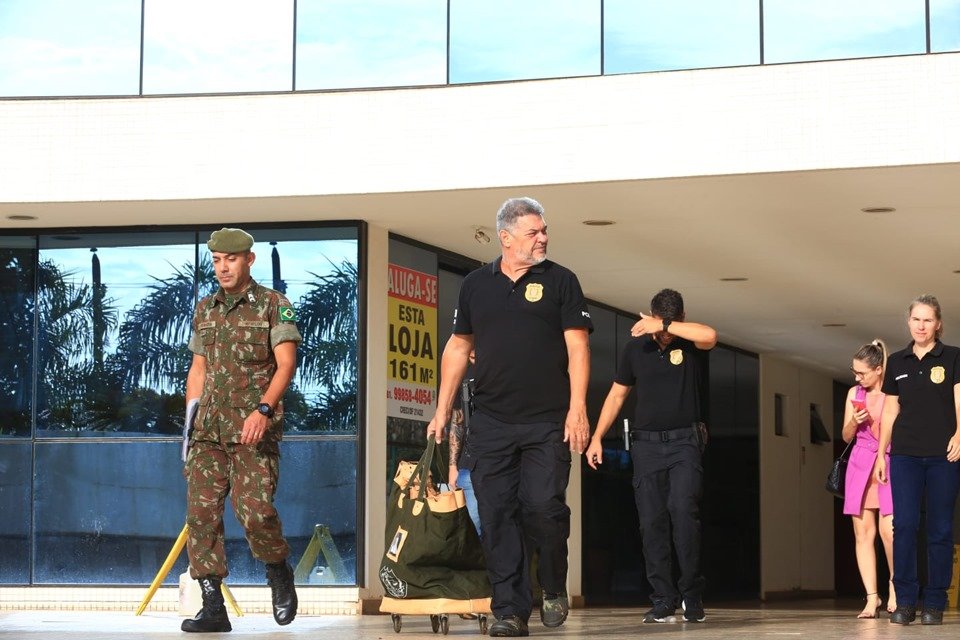Operação Falso Coach, deflagrada pela Polícia Civil do Distrito Federal (PCDF), com o Exército Brasileiro. Equipes fazem busca e apreensão no SIG