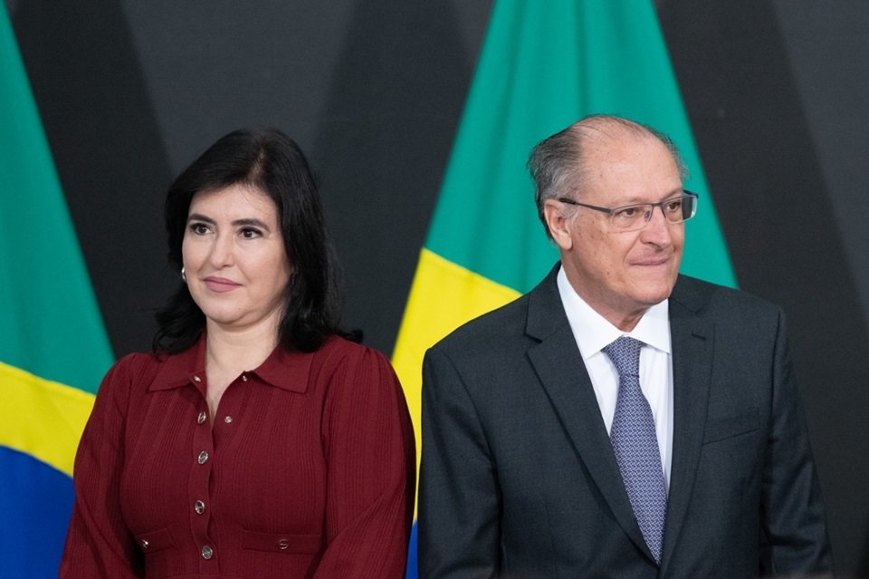 A cerimônia de posse da ministra do Planejamento e Orçamento, Simone Tebet, realizada no Salão Nobre do Palácio do Planalto. Na foto, o vice-presidente Alckmin aparece ao lado da ministra - Metrópoles