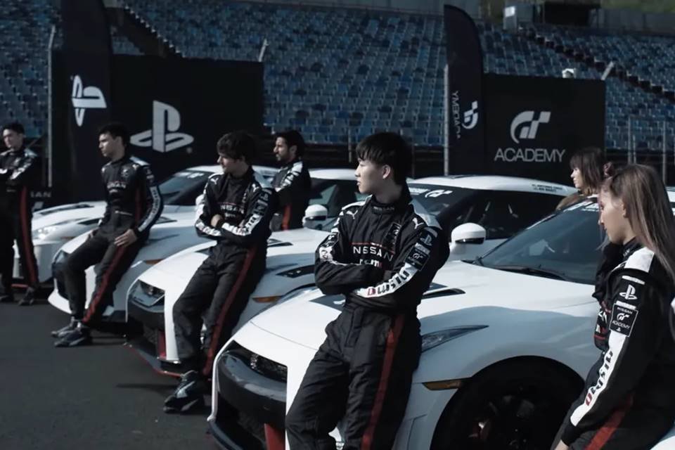 Gran Turismo' empolga por boas cenas de corrida, mas derrapa nos