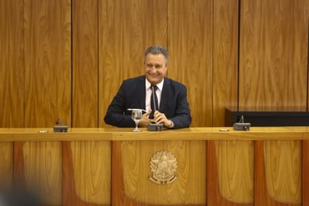 Ministro da Casa Civil, Rui Costa, concede entrevista coletiva sobre primeira reunião ministerial do governo Lula - Metrópoles