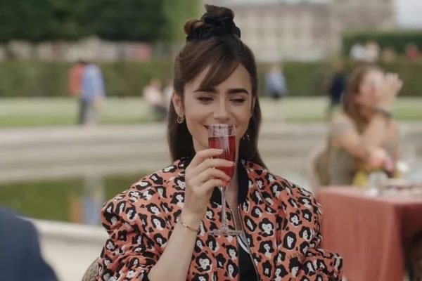 Moradores picham cenários de Emily em Paris e xingam série da Netflix