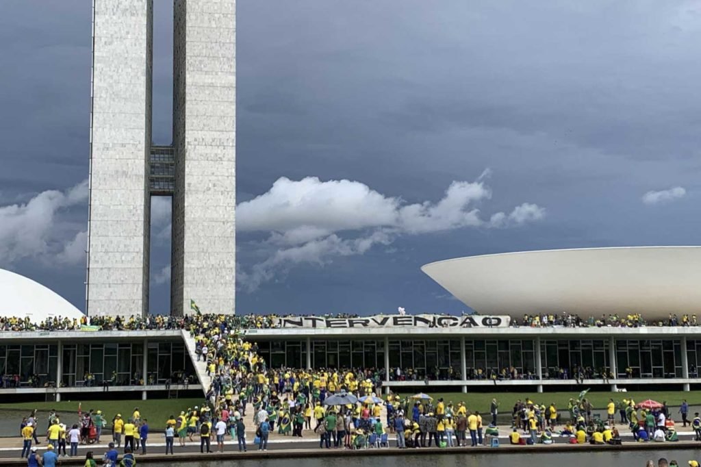 Imagem colorida de Bolsonaristas invadem Congresso, Planalto e STF em manifestação antidemocrática 13