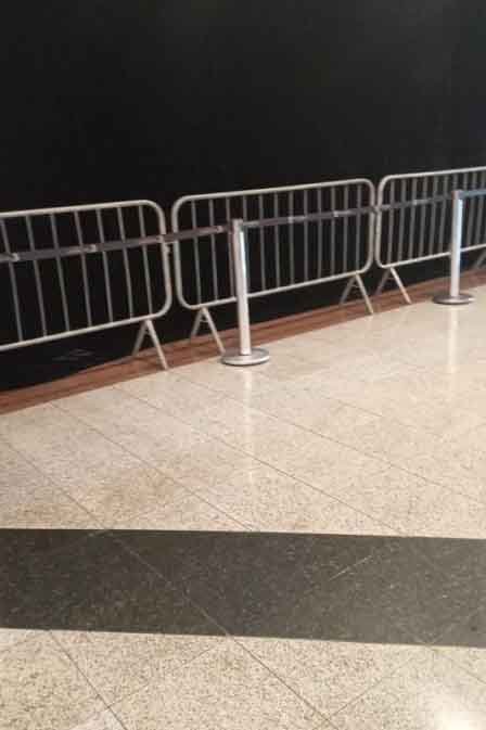 Foto colorida de local onde será montada a casa de vidro do BBB, no shopping Via Parque
