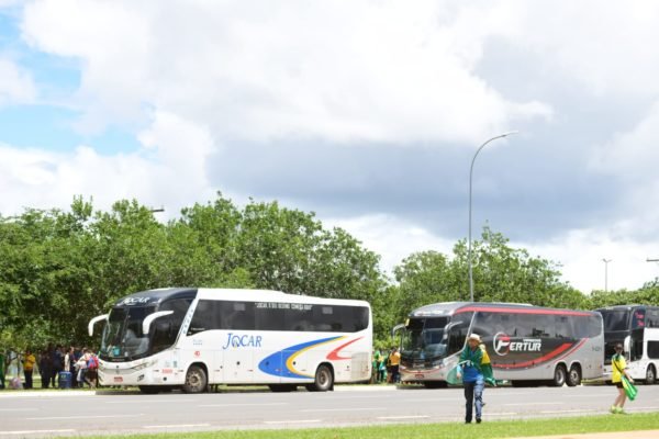 G1 - Após protestos, DFTrans suspende cooperativa de ônibus em Brazlândia -  notícias em Distrito Federal