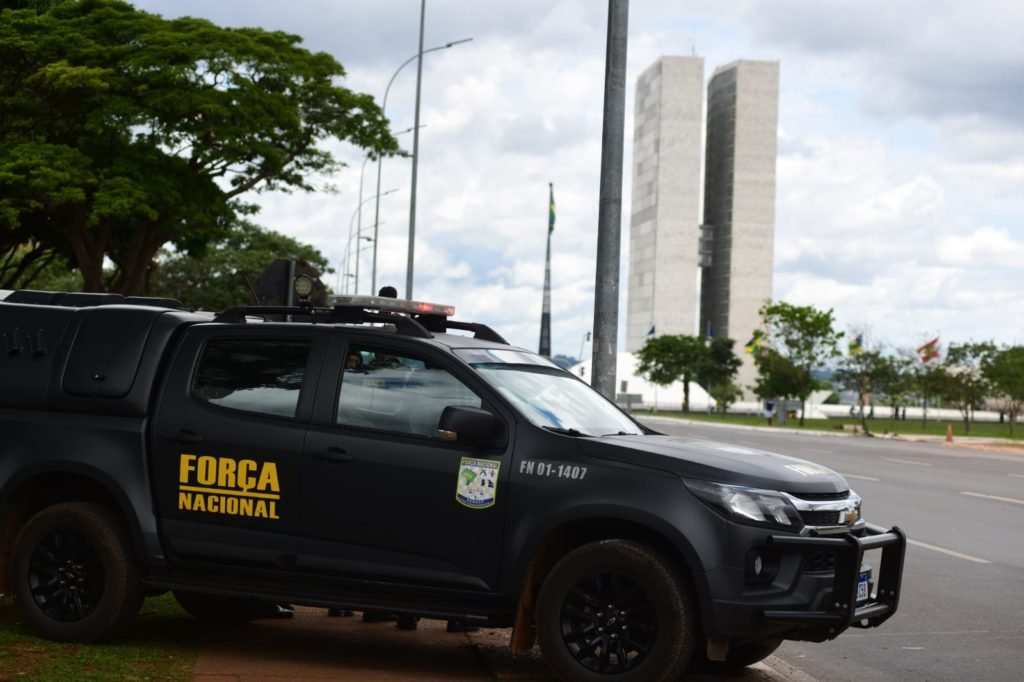 Policiais da Força Nacional fazem a segurança na Esplanada do Ministérios. Caravanas de apoiadores do ex-presidente Jair Bolsonaro começam a chegar na cidade - Metrópoles