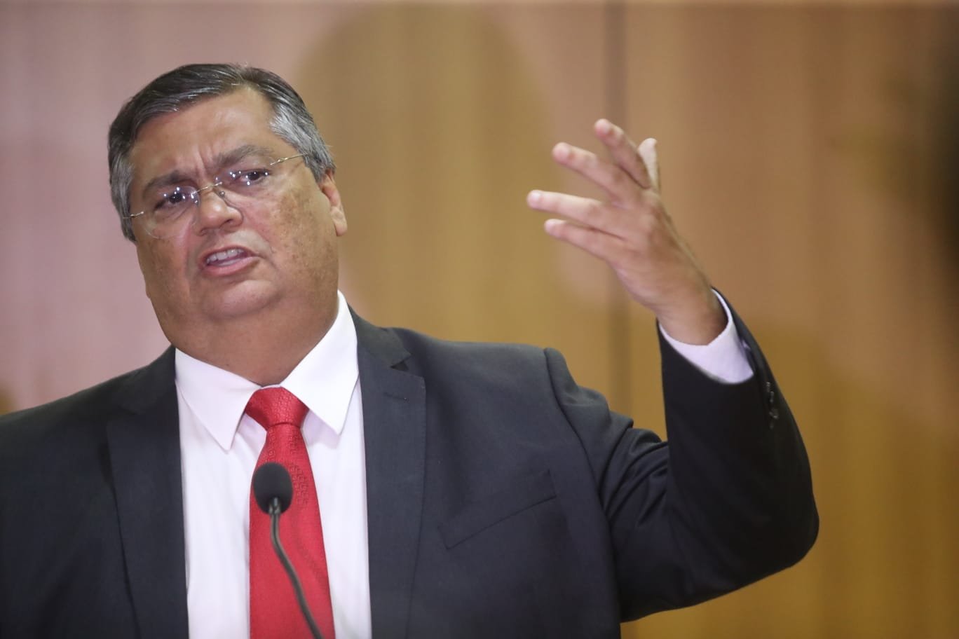 Rea&ccedil;&atilde;o a vandalismo fortalece Lula, mas press&atilde;o aumenta sobre Dino e M&uacute;cio  | Metr&oacute;poles