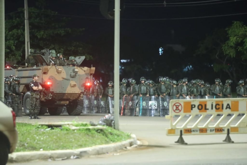 Coronel diz à CPI que ação da PM foi 'limitada' pelo Exército; ao vivo