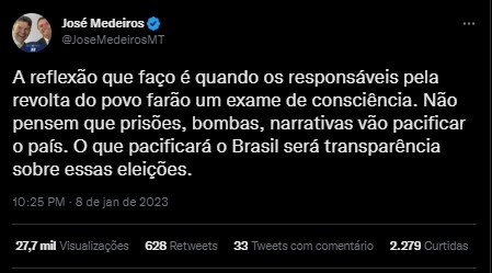 Bolsonaristas que vandalizaram prédios públicos em Brasília criam versão de que infiltrados teriam sido os responsáveis por crimes no centro da capital. Na imagem, prints de Twitter mostram a narrativa sendo difundida - Metrópoles