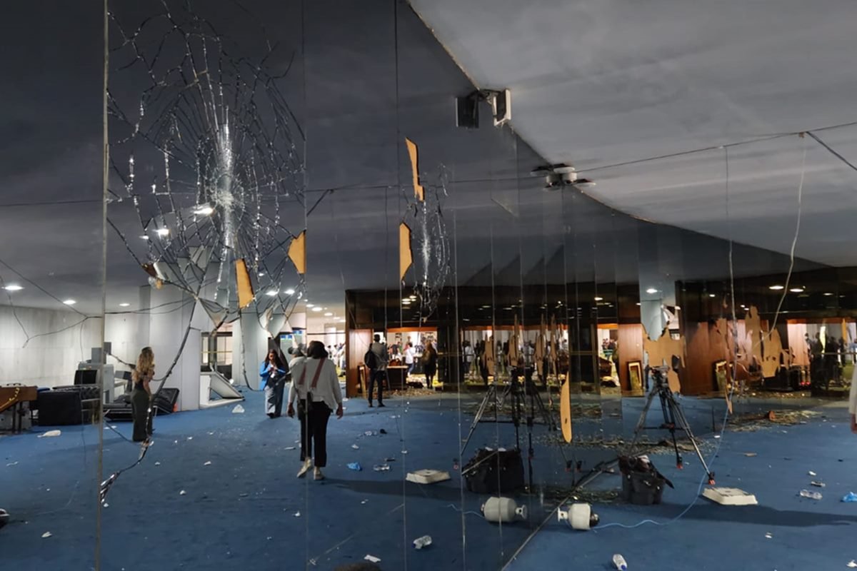 Destruição Senado