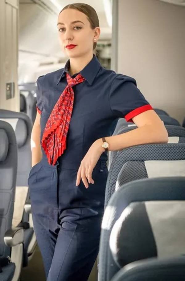 Macacão no uniforme da companhia aérea British Airways - Metrópoles