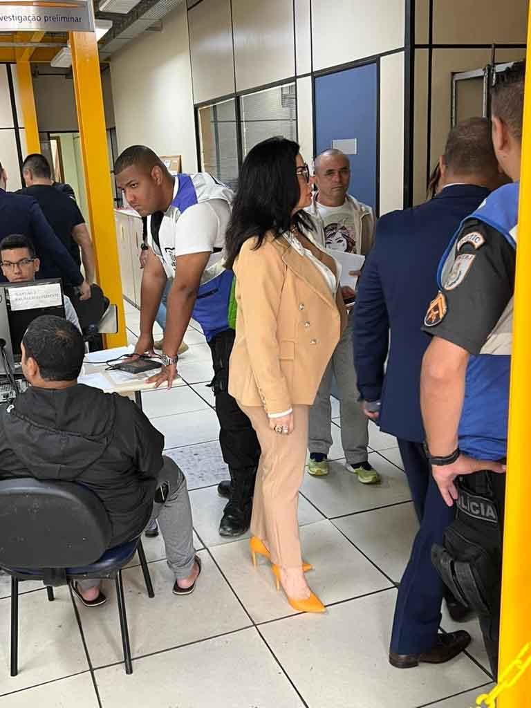 Color photo of Solange Gomez at a police station in Rio