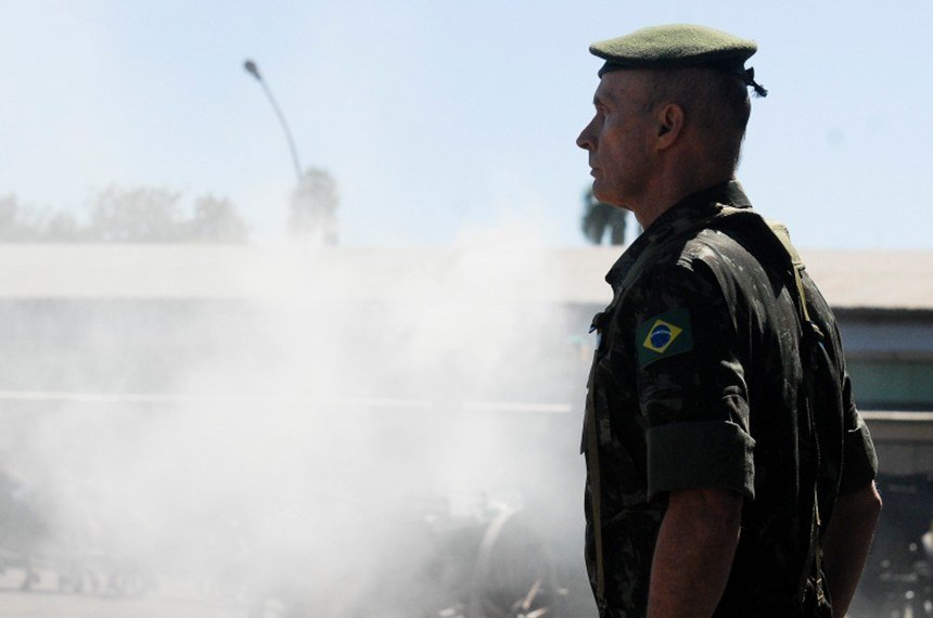 Governo Lula remove general do Exército do cargo de embaixador do