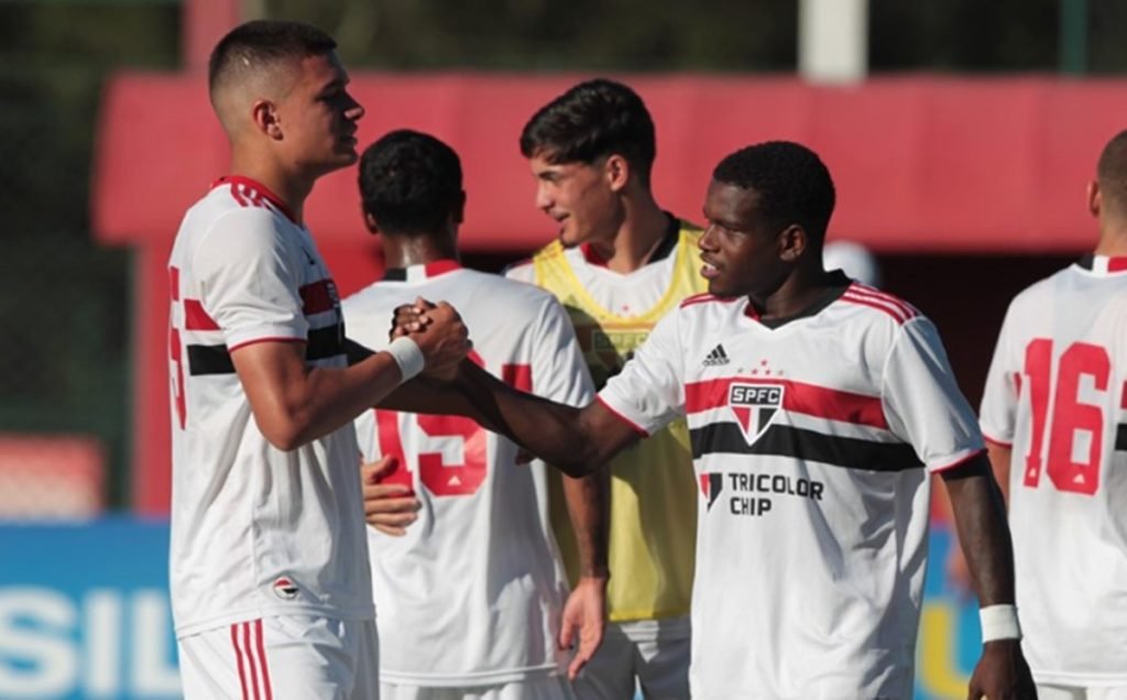 Com três de Talles Wander, São Paulo vence e garante vaga na 2ª fase da  Copinha - SPFC