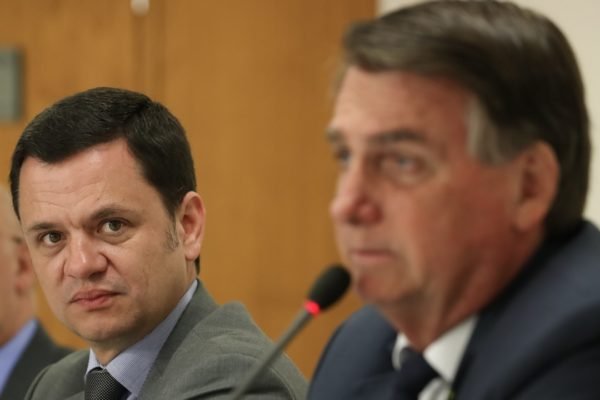 Anderson Torres, então ministro da Justiça, durante reunião com Jair Bolsonaro Eduardo Bolsonaro