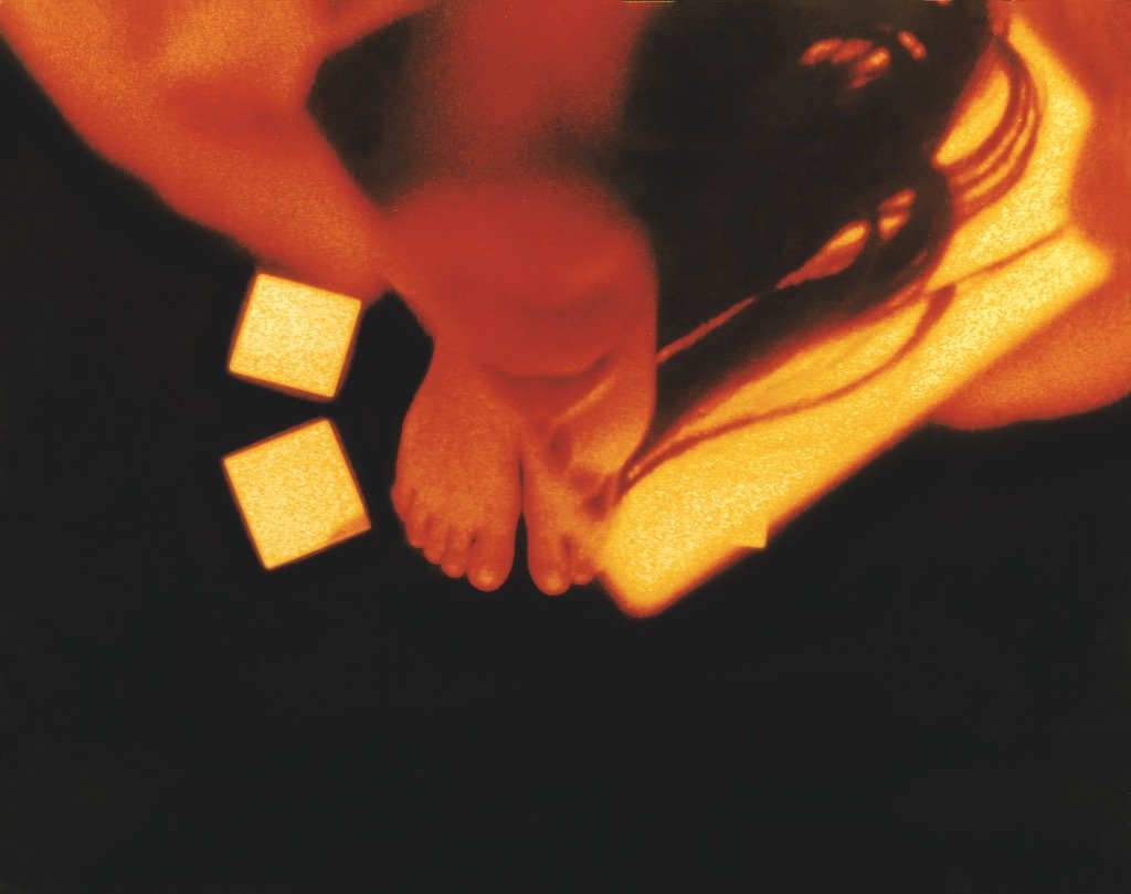 imagem colorida Glass Pieces, Life Slices, 1975 Sequência fotográfica [detalhe], 24 x 30 cm. Iole de Freitas_ Acervo da artista