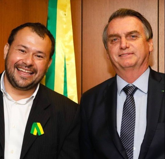 Ramiro dos Caminhoneiros ao lado de Jair Bolsonaro. Foto de janeiro de 2022