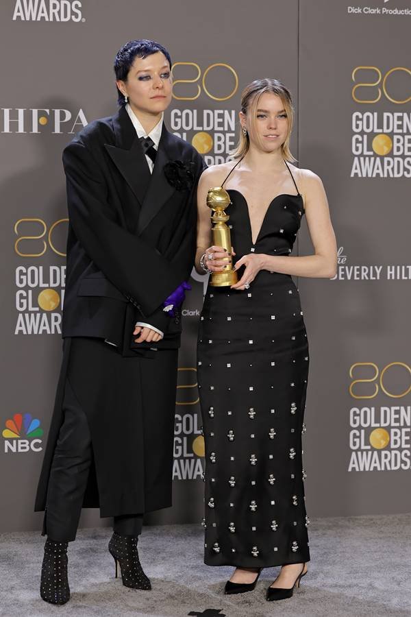 Emma D'Arcy e Milly Alcockno no Globo de Ouro 2023 - Metrópoles