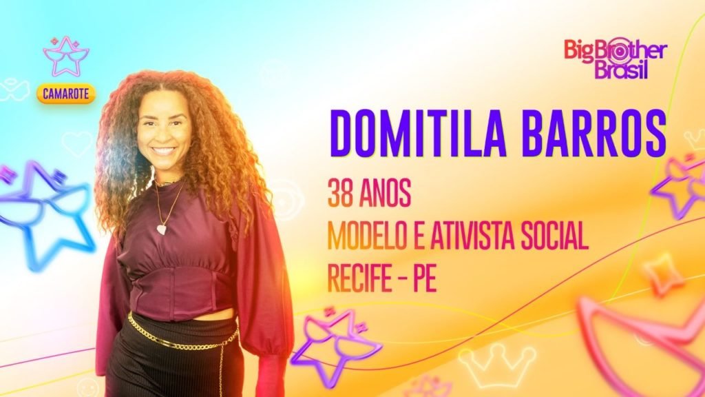 Arte oficial da Globo para Domitila Barros, modelo e ativista que participará do time Camarote no BBB23. Ela é negra, tem cabelo crespo e longo com luzes e olhos escuros, sorrindo - Metrópoles