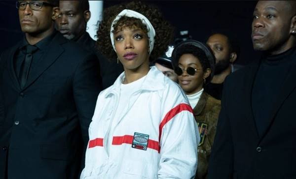 Naomi Ackie como Whitney Houston no filme I Wanna Dance With Somebody - Metrópoles