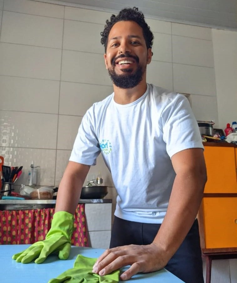 Imagem colorida de influenciador digital