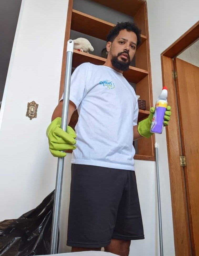 Imagem colorida de influenciador digital