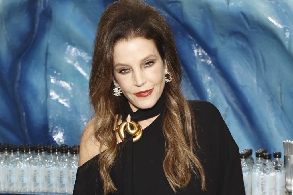 Filha de Lisa Marie Presley emociona internautas ao publicar foto antiga  para homenagear a mãe - Entretenimento - R7 Famosos e TV