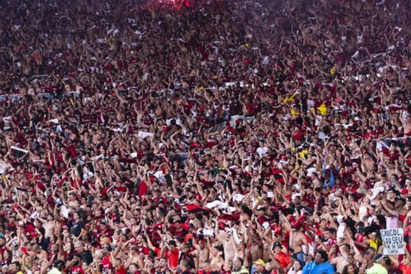 Flamengo ganha, mas o Maracanã não canta: o silêncio audível do