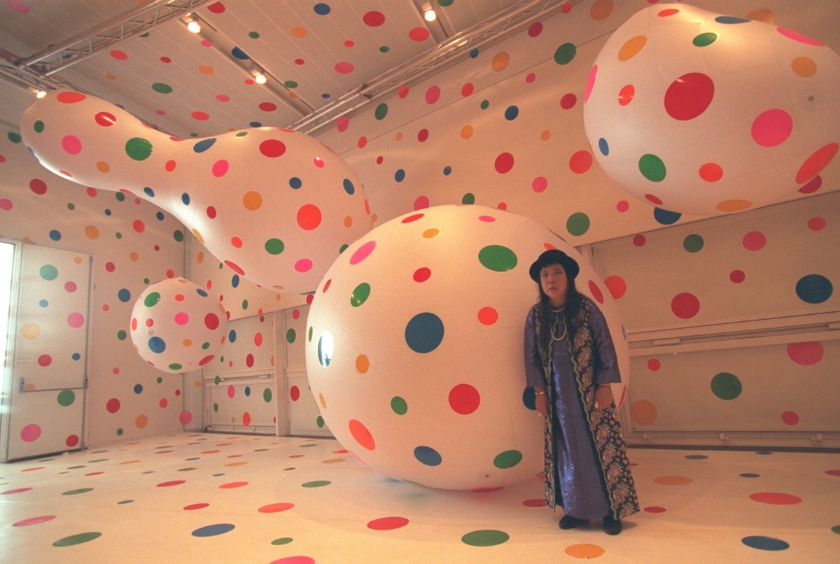 Louis Vuitton e Yayoi Kusama: nova collab com a famosa artista das bolinhas  coloridas 