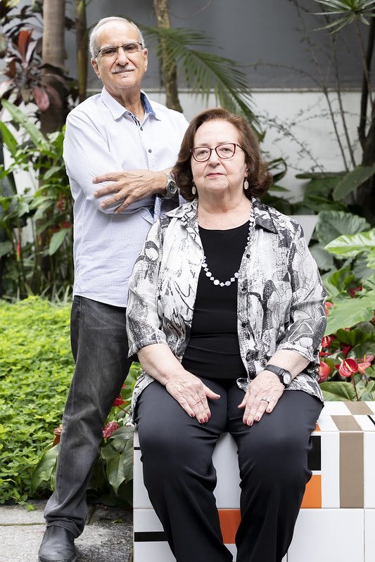 imagem colorida Os colecionadores Vera e Miguel Chaia