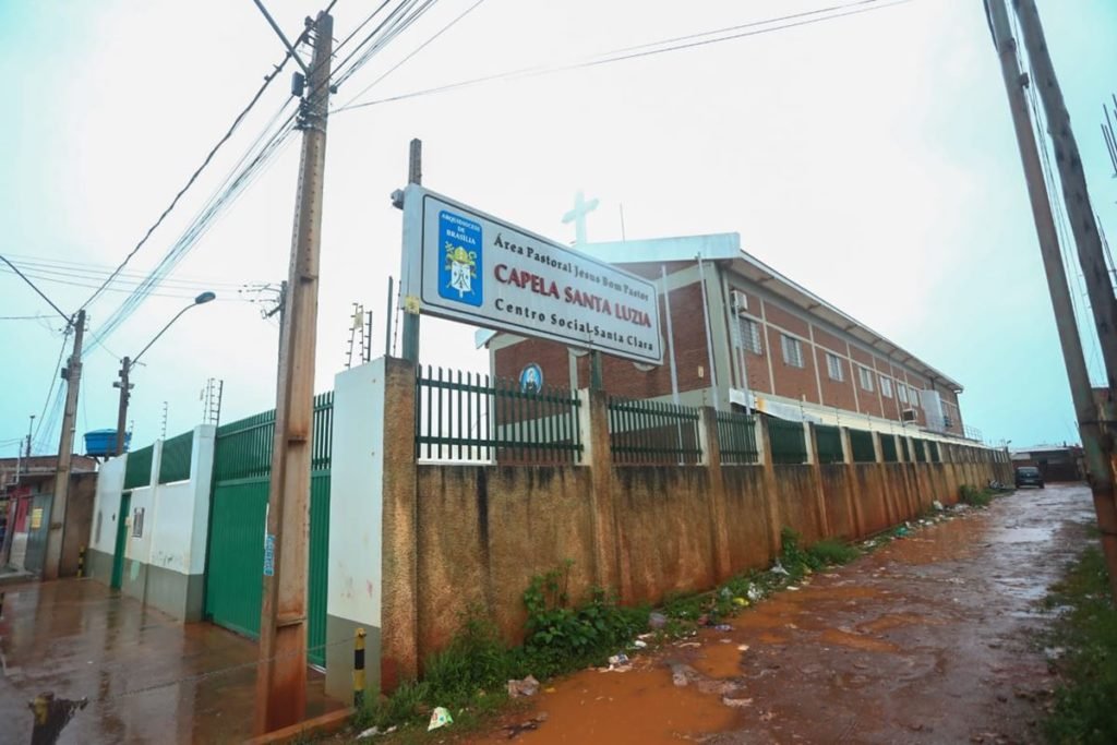 Imagem colorida de igreja abrigou bolsonaristas