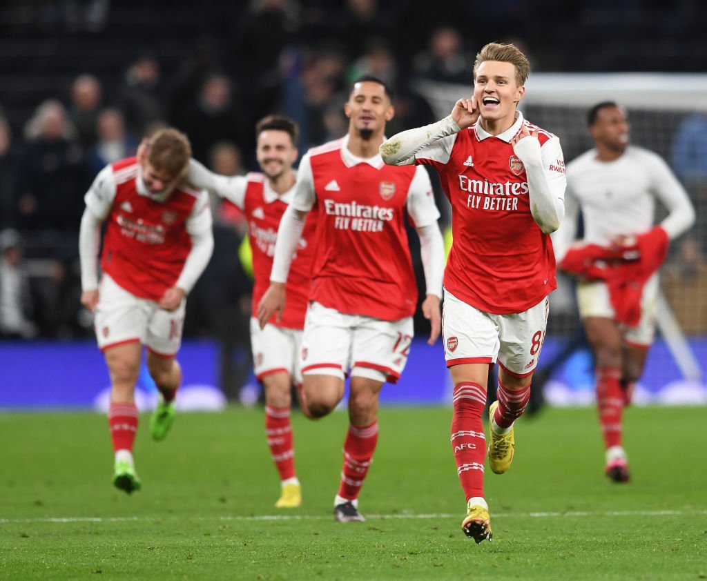 Arsenal volta a vencer o Manchester City na Premier League após oito anos