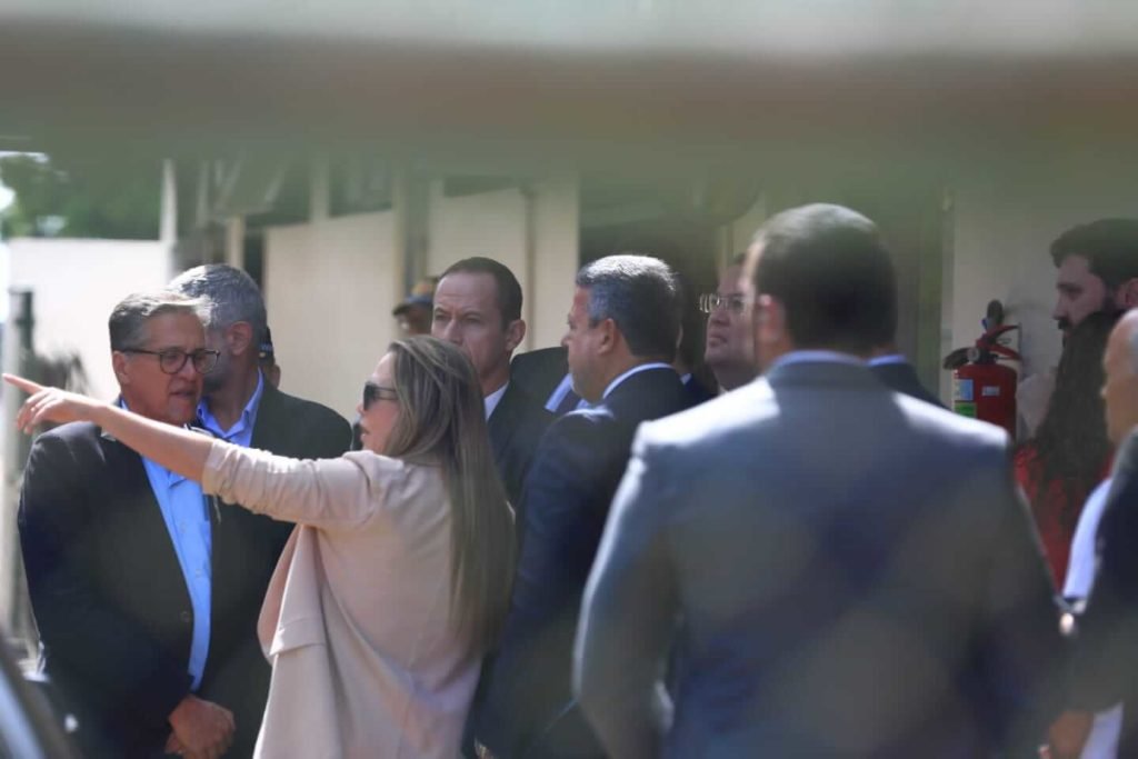 celina cappelli lira visita batalhao pm esplanada - Metrópoles