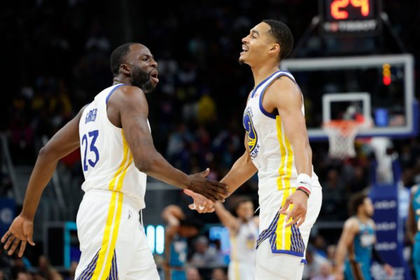 Jogador de basquete Draymond Green agride colega de Warriors, Jordan Poole,  durante treino - Folha PE