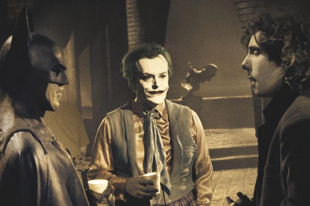 imagem colorida Tim Burton no set de Batman