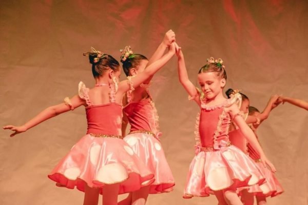 Imagem colorida mostra alunas de dança em Anápolis - Metrópoles