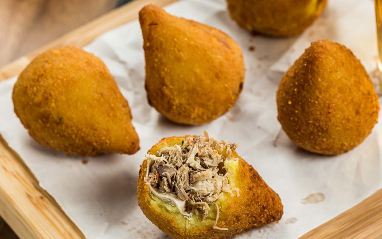 Porção de coxinhas de pato, do Zena Cucina