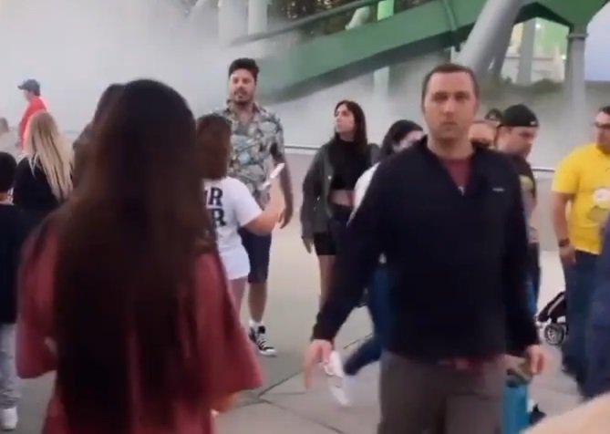 Danilo Gentili é flagrado com a namorada (Reprodução/Metrópoles)