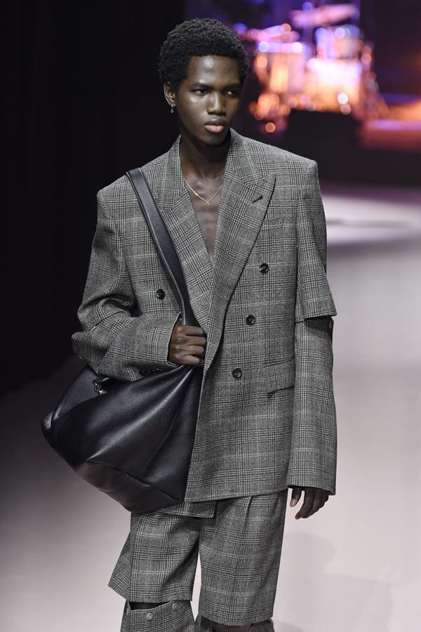 Desfile da Prada, uma ode à elegância masculina na Semana de Moda de Milão  - 18/06/2023 - UOL Nossa